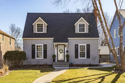 676 Montana Ave E, Saint Paul, MN 55106