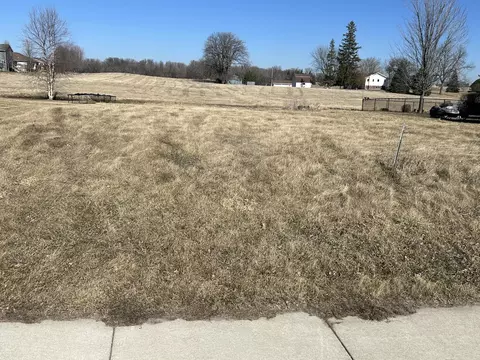 350 NE Stoneridge Ln NE, Owatonna, MN 55060