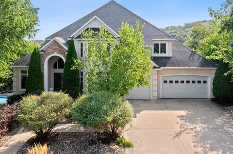 6305 Mcintyre Pt, Edina, MN 55439