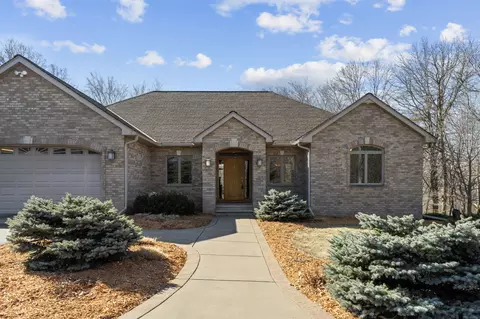 661 Hillary Farm Rd, Hudson, WI 54016