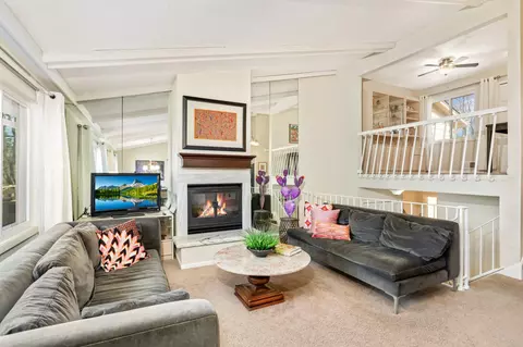 8202 Tamarack Trl, Eden Prairie, MN 55347