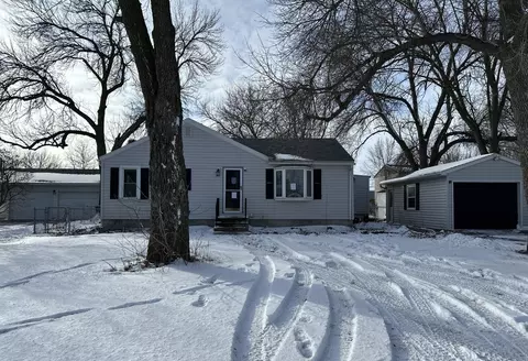 713 Spruce Ave, Madison Lake, MN 56063