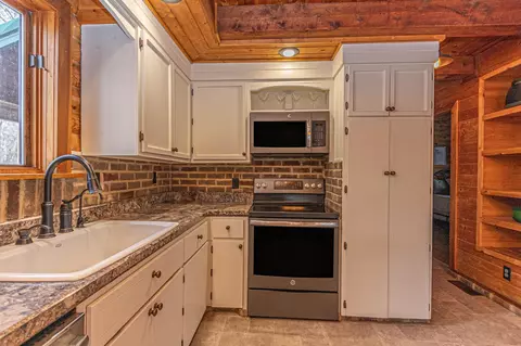 Kitchen - 14966 210th St, Osakis, MN 56360 photo 2 of 6
