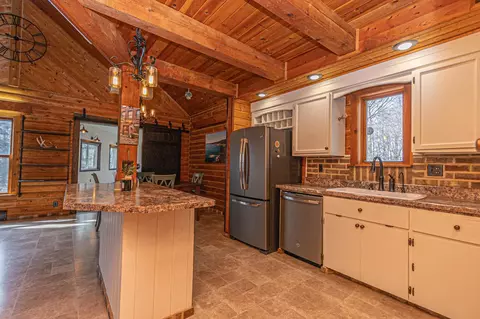 Kitchen - 14966 210th St, Osakis, MN 56360 photo 4 of 6