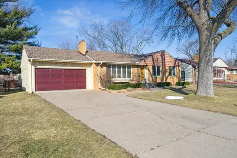 1441 Burke Ave W, Roseville, MN 55113