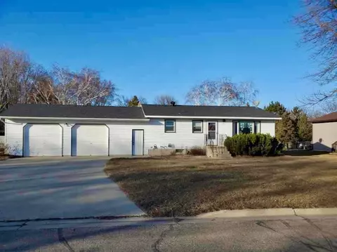 602 W Pike St, Osakis, MN 56360