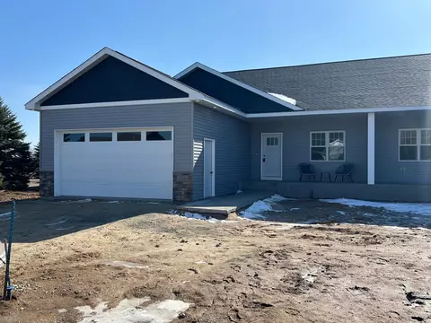 1690 Squirrel Way, New Richmond, WI 54017