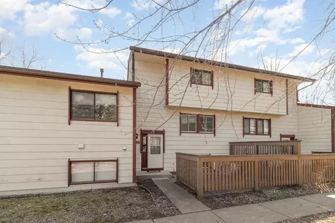 6899 Grenwich Ln N, Oakdale, MN 55128