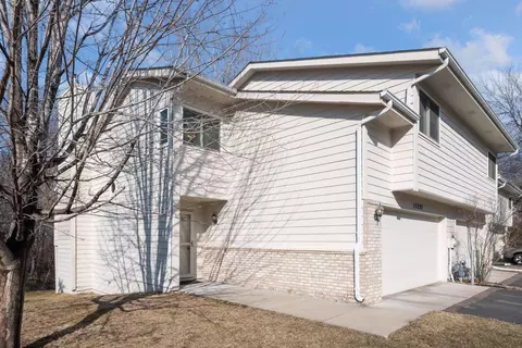 15222 Lesley Ln, Eden Prairie, MN 55346
