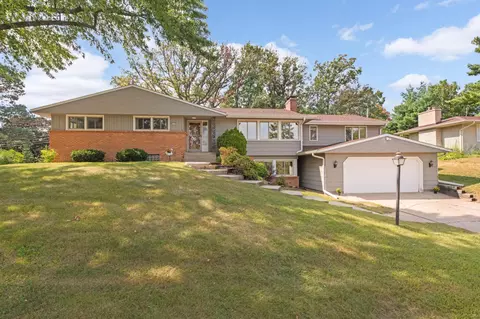 5218 Matterhorn Dr NE, Fridley, MN 55421