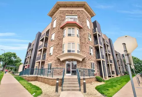 2600 University Ave SE #111, Minneapolis, MN 55414