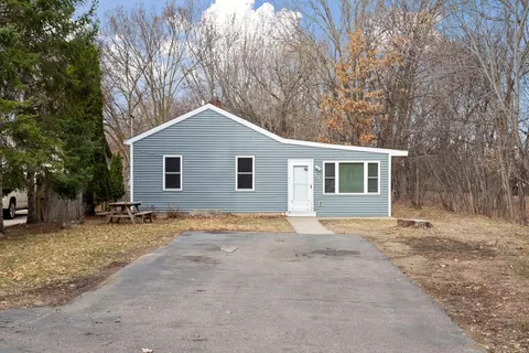 2053 Prosperity Rd, Maplewood, MN 55109