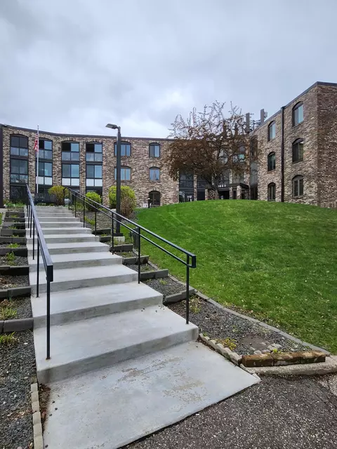 1860 Eagle Ridge Dr #301W, Mendota Heights, MN 55118