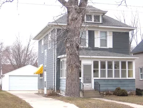 908 4th Ave NW, Austin, MN 55912