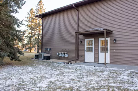 2273 Pinehurst Ln, Stillwater, MN 55082