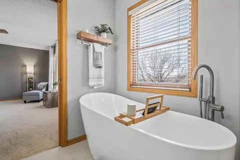 Bath - 1970 Wenz Ave, Chaska, MN 55318 photo 4 of 6