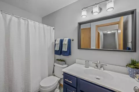 Bath - 1970 Wenz Ave, Chaska, MN 55318 photo 5 of 6