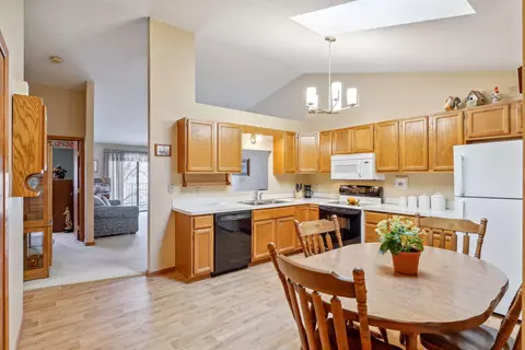 3260 Greenbrier St #3260B, Vadnais Heights, MN 55127