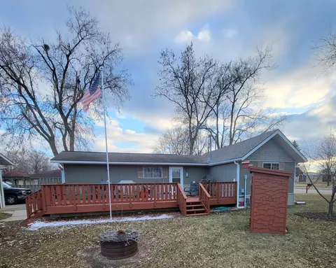 307 6th St SW, Little Falls, MN 56345