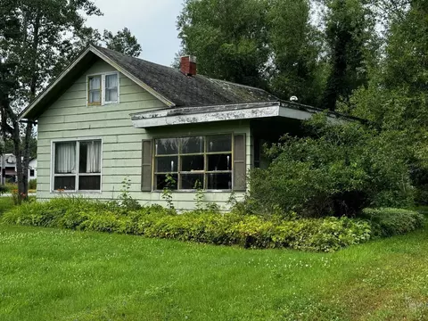 423 S River St, Cook, MN 55723