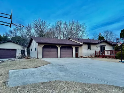 506 W Jackson St, Parkers Prairie, MN 56361