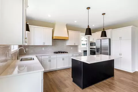 7653 Waverly Ave, Shakopee, MN 55379