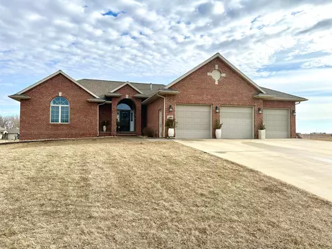 2545 Buchanan Ct, Worthington, MN 56187