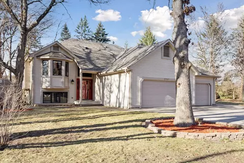 5605 Royal Oaks Dr, Shoreview, MN 55126