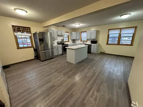 304 N A St, Marshall, MN 56258 photo 3