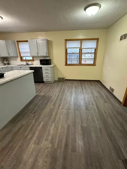 304 N A St, Marshall, MN 56258 photo 6