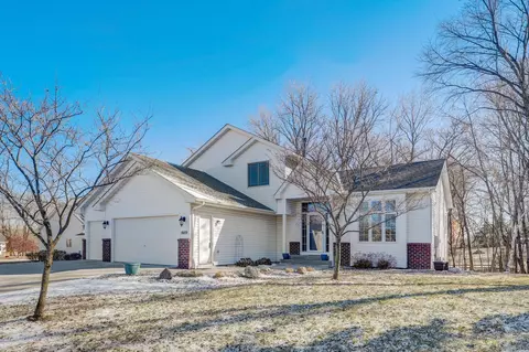 8459 Woodland Curv, Saint Bonifacius, MN 55375
