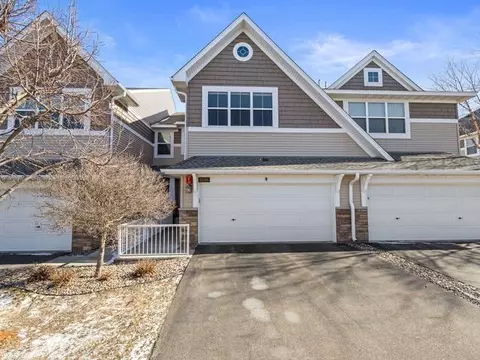 10186 Indigo Dr, Eden Prairie, MN 55347