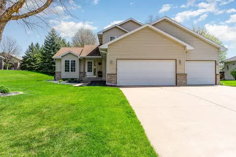 17406 Hibiscus Ave, Lakeville, MN 55044