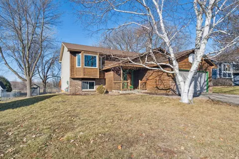 6715 Quantico Ln N, Maple Grove, MN 55311 photo 2