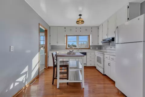 341 5th St W, Hector, MN 55342
