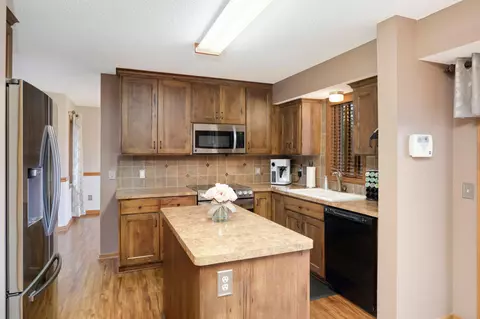 4032 Pennsylvania Ave, Eagan, MN 55123 photo 3