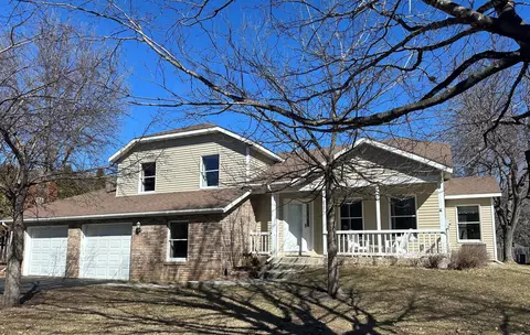2520 Colony Cir, Saint Cloud, MN 56303