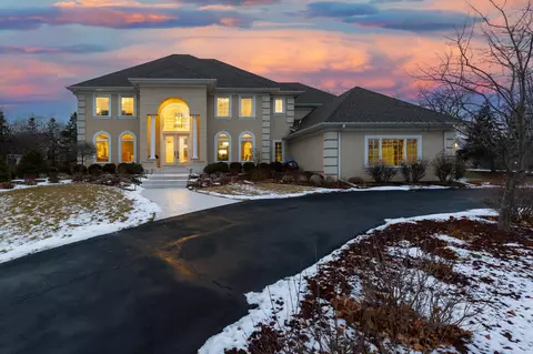 18119 Bearpath Trl, Eden Prairie, MN 55347