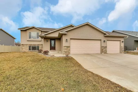 2515 Ocarina Dr, Sauk Rapids, MN 56379