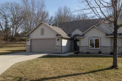 4712 Wintergreen Ln NW, Rochester, MN 55901