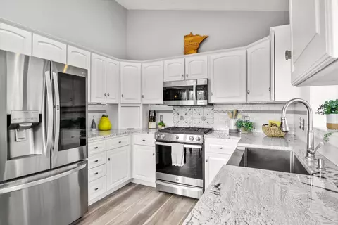 1391 Summit Cir, West Saint Paul, MN 55118