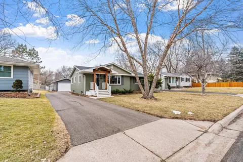 1425 Quebec Ave N, Golden Valley, MN 55427