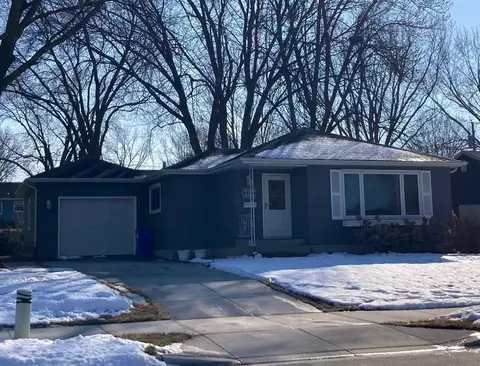 317 W 3rd St, Waconia, MN 55387
