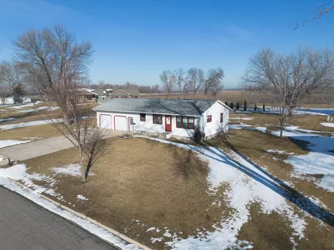 1006 W Evergreen Ave, Olivia, MN 56277