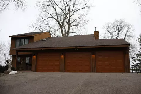 1211 Crystal Lake Rd E, Burnsville, MN 55306
