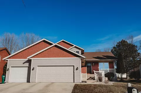 109 Sherwood Dr, Le Sueur, MN 56058