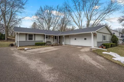 16819 Canterbury Dr, Minnetonka, MN 55345