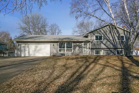 9947 Deerwood Ln N, Maple Grove, MN 55369