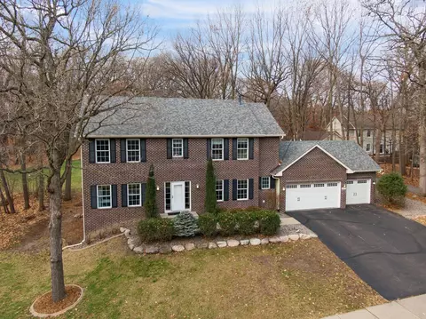 8400 Stone Creek Dr, Chanhassen, MN 55317