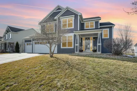 2978 Frontier Dr, Woodbury, MN 55129